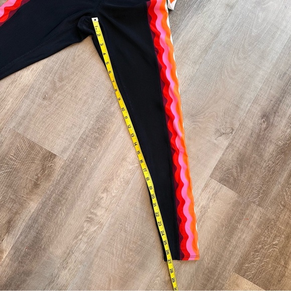 EUC Beach Riot Leggings size medium tropical wave high waist - Picture 5 of 8